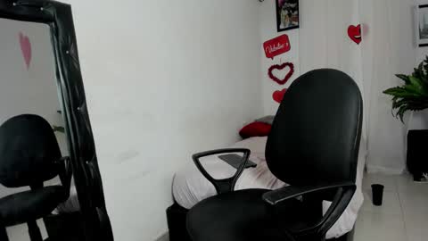 hazel_slim_ online show from February 26, 4:32 pm