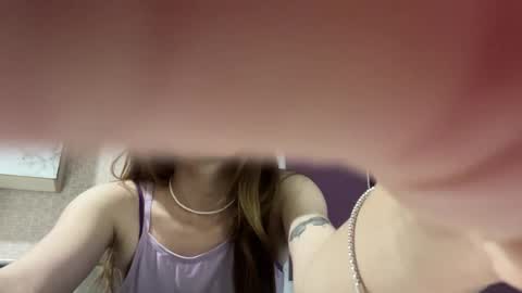 Lili online show from April 8, 1:58 pm