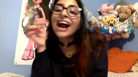 Snapshot of heavensbunny chatting on December 6, 5:58 am heaven the muslim slut online show from December 6, 5:58 am