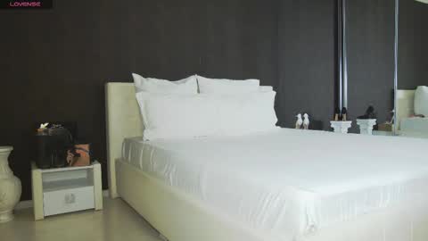 Helen online show from November 4, 6:20 pm