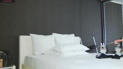 Helen online show from April 5, 2:03 pm