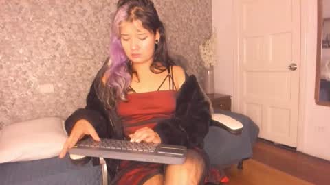 Snapshot of hela_strossner chatting on September 18, 12:20 pm Hella online show from September 18, 12:20 pm