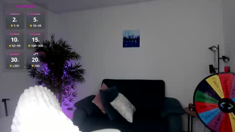 Snapshot of helen_miller chatting on October 18, 12:37 am helen_miller online show from October 18, 12:37 am