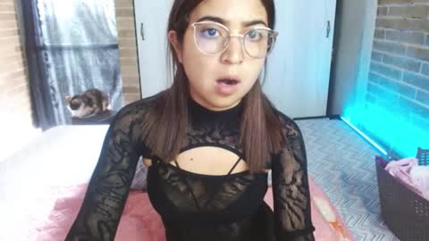Snapshot of helenacyruss666 chatting on September 15, 8:32 pm Only 18 cyrus online show from September 15, 8:32 pm