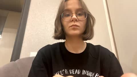 Vicky online show from April 19, 8:00 pm