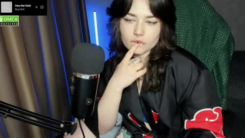 Red online show from May 18, 6:36 pm