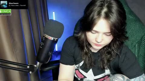 Red online show from May 26, 7:53 pm