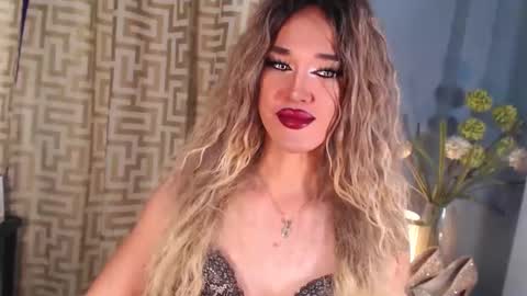 hellatarahathor online show from February 3, 7:56 am