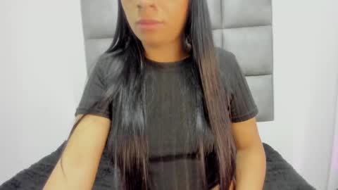 hellen__smith_ online show from September 17, 1:14 pm