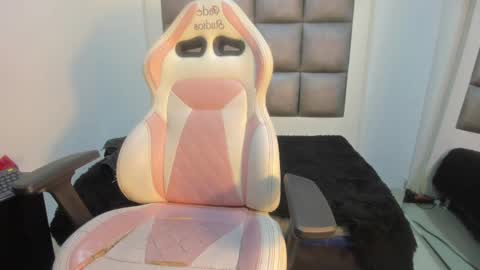 hellen__smith_ online show from September 19, 1:59 pm