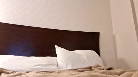 hellokitten123 online show from April 2, 3:25 am