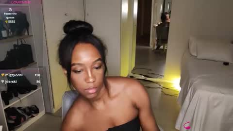 Snapshot of hellsd97 chatting on February 27, 3:40 am hellsd97 online show from February 27, 3:40 am