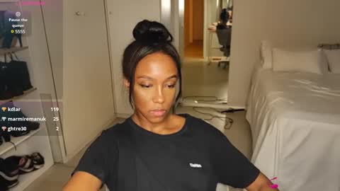 Snapshot of hellsd97 chatting on March 1, 3:53 am hellsd97 online show from March 1, 3:53 am