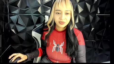 heluehorny13 online show from October 27, 6:24 am