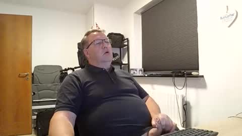 henrikrp1971 online show from November 8, 3:26 pm