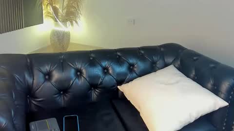 henrydouglas online show from April 23, 6:10 am