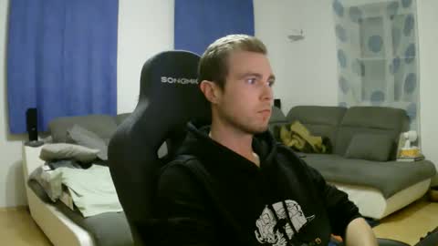 John Pearl online show from April 3, 7:43 pm