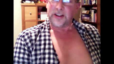 Snapshot of hereford66 chatting on December 17, 7:37 pm hereford66 online show from December 17, 7:37 pm