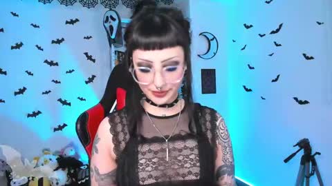 Snapshot of herinfernalmajesty chatting on February 22, 1:11 am  Marie  online show from February 22, 1:11 am