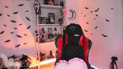 Snapshot of herinfernalmajesty chatting on September 29, 4:11 am  Marie  online show from September 29, 4:11 am