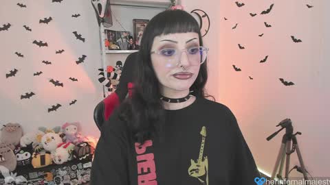 Snapshot of herinfernalmajesty chatting on December 11, 12:33 am  Marie  online show from December 11, 12:33 am