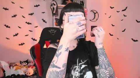 Snapshot of herinfernalmajesty chatting on October 8, 3:13 am  Marie  online show from October 8, 3:13 am