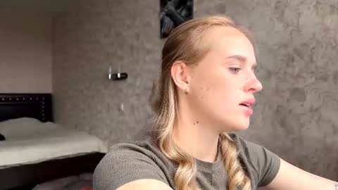 Snapshot of hermiladziekan chatting on September 19, 8:07 am Sylvia online show from September 19, 8:07 am