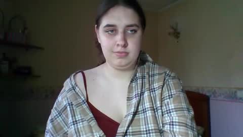 hess_luna_ online show from November 6, 10:18 am