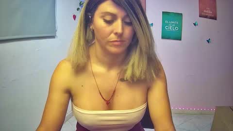 Hestesiaxx online show from November 15, 2:57 am