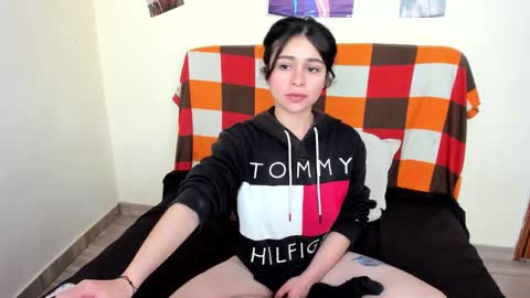Snapshot of hesttia_ chatting on October 8, 9:21 pm hesttia_ online show from October 8, 9:21 pm