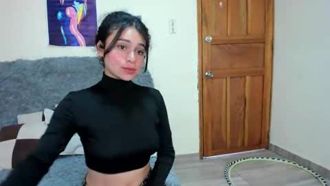 Snapshot of hesttia_ chatting on October 10, 8:13 pm hesttia_ online show from October 10, 8:13 pm