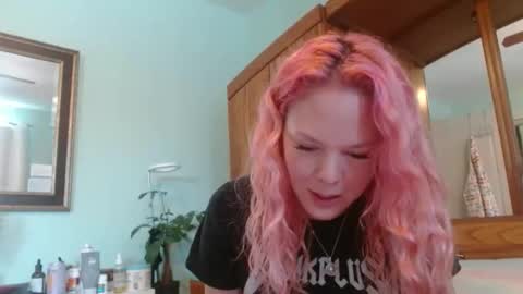 hexbunnie online show from February 23, 7:05 pm