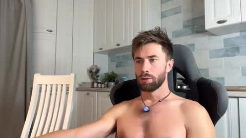 Snapshot of hey_arnold chatting on September 14, 8:32 pm Arnold online show from September 14, 8:32 pm