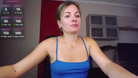 Snapshot of hi_bye_ chatting on October 12, 9:13 am Lina online show from October 12, 9:13 am