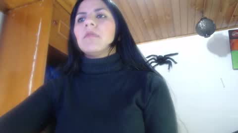 hilaril18 online show from October 23, 12:23 am