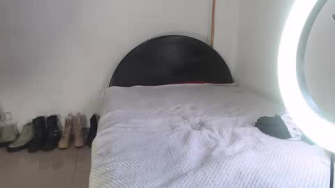 Snapshot of hilari18 chatting on September 21, 7:51 pm hilaril18 online show from September 21, 7:51 pm