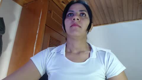 Snapshot of hilari18 chatting on October 2, 1:04 am hilaril18 online show from October 2, 1:04 am