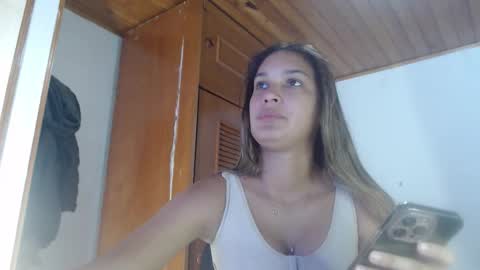 Snapshot of hilari18 chatting on September 26, 11:24 pm hilaril18 online show from September 26, 11:24 pm