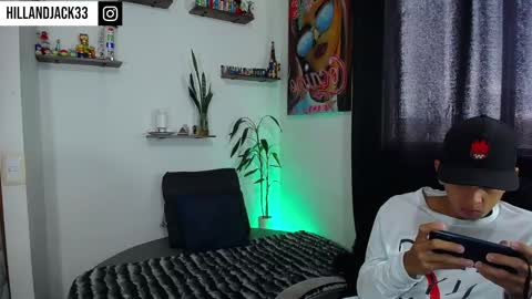 Snapshot of hill_and_jack chatting on October 26, 1:01 pm Hill and Jack online show from October 26, 1:01 pm