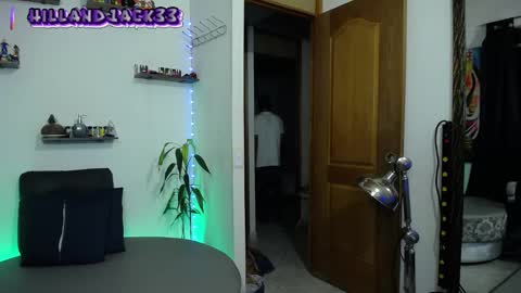 Snapshot of hill_and_jack chatting on January 22, 12:27 am Hill and Jack online show from January 22, 12:27 am