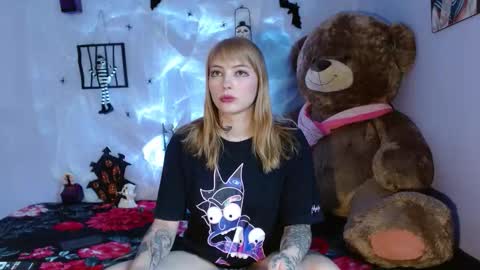 Snapshot of himiiko_toga chatting on October 12, 8:10 pm Himiiko online show from October 12, 8:10 pm