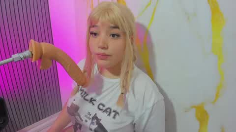 hinata_dolly online show from May 7, 11:39 am