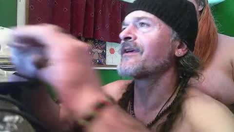 hippiedad333 online show from April 10, 6:52 am