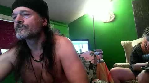 hippiedad333 online show from April 16, 9:39 pm