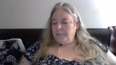 hippysnewhere online show from July 24, 10:12 am