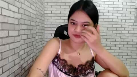 hoelyfloryn online show from March 25, 1:07 pm