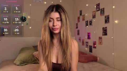 Snapshot of holayoula chatting on September 20, 8:28 am Moni Monica online show from September 20, 8:28 am
