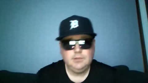 holden_minutz online show from April 15, 7:55 am