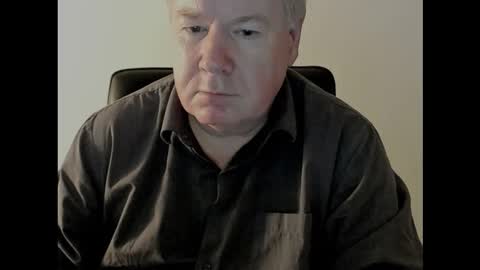 Snapshot of holgerhb53 chatting on October 16, 9:31 am Holger online show from October 16, 9:31 am