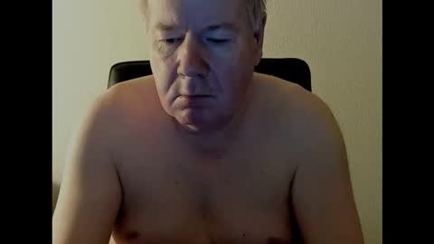 Snapshot of holgerhb53 chatting on September 28, 4:43 am Holger online show from September 28, 4:43 am
